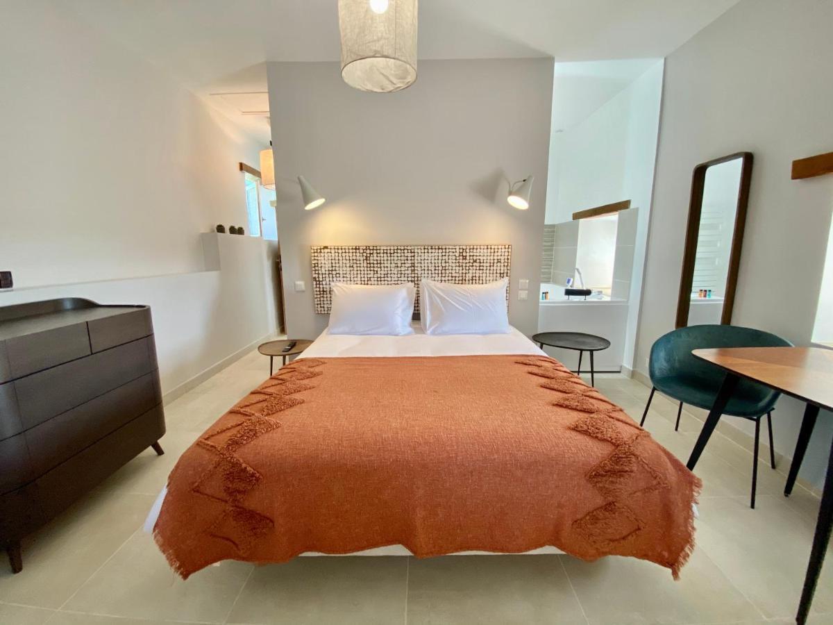 La Maison Des Vendangeurs - Table D'Hotes Le Soir Du Jeudi Au Dimanche- Jacuzzi - Balneo Spa - Acces Piscine Pour Toutes Les Chambres Sauf Studio Coquet- Piscine De Mai A Mi-Octobre Martignargues Екстер'єр фото