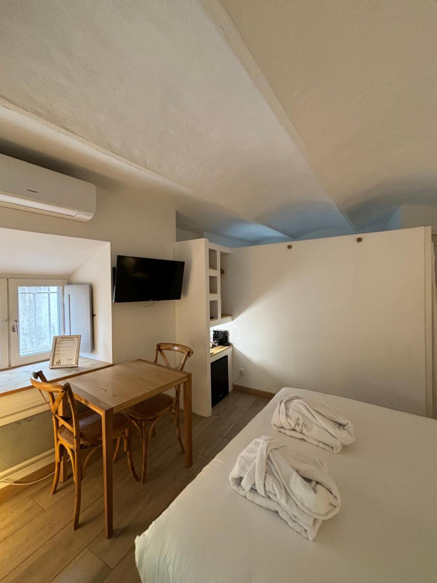 La Maison Des Vendangeurs - Table D'Hotes Le Soir Du Jeudi Au Dimanche- Jacuzzi - Balneo Spa - Acces Piscine Pour Toutes Les Chambres Sauf Studio Coquet- Piscine De Mai A Mi-Octobre Martignargues Екстер'єр фото