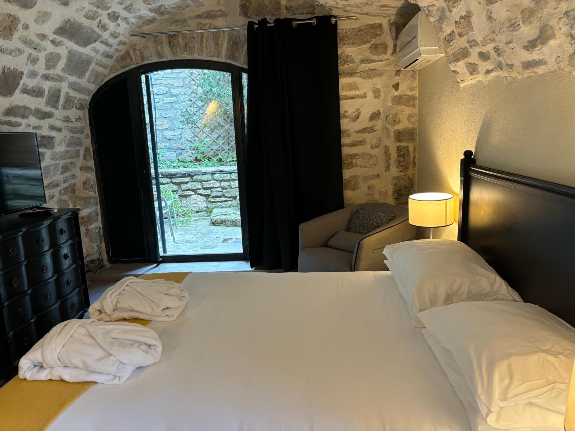 La Maison Des Vendangeurs - Table D'Hotes Le Soir Du Jeudi Au Dimanche- Jacuzzi - Balneo Spa - Acces Piscine Pour Toutes Les Chambres Sauf Studio Coquet- Piscine De Mai A Mi-Octobre Martignargues Екстер'єр фото