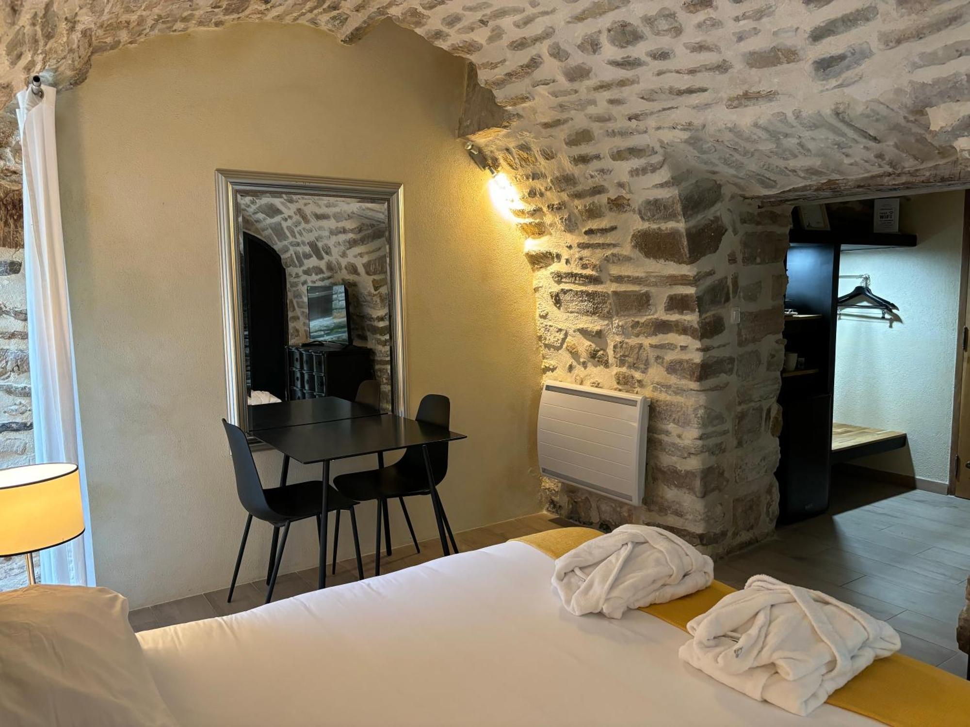 La Maison Des Vendangeurs - Table D'Hotes Le Soir Du Jeudi Au Dimanche- Jacuzzi - Balneo Spa - Acces Piscine Pour Toutes Les Chambres Sauf Studio Coquet- Piscine De Mai A Mi-Octobre Martignargues Екстер'єр фото