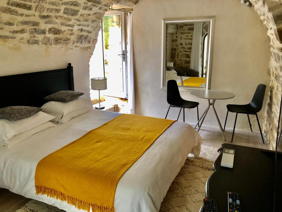 La Maison Des Vendangeurs - Table D'Hotes Le Soir Du Jeudi Au Dimanche- Jacuzzi - Balneo Spa - Acces Piscine Pour Toutes Les Chambres Sauf Studio Coquet- Piscine De Mai A Mi-Octobre Martignargues Екстер'єр фото